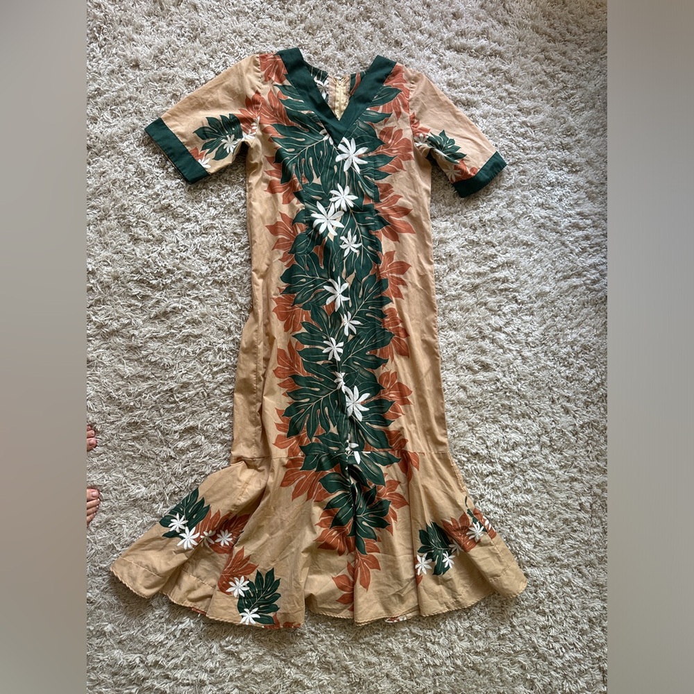 Stunning vintage Hawaiian dress! Unknown brand